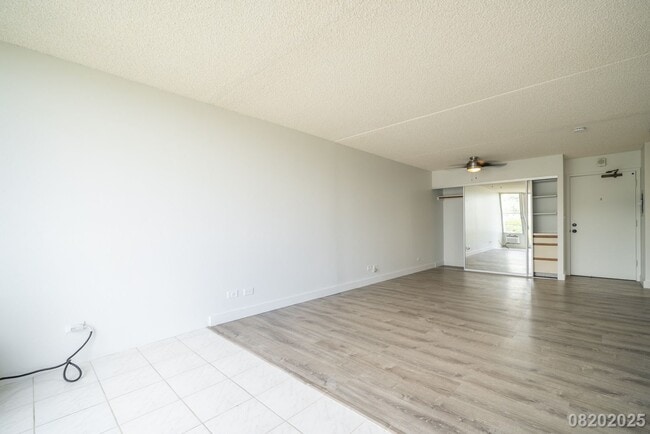 Building Photo - Beautifully maintained 1BR/1BA/1PKG unit i...