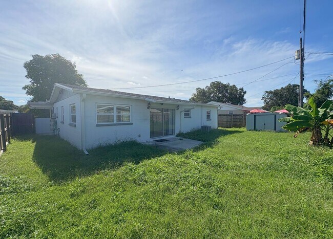 Building Photo - 3-Bed, 2-Bath Home with Spacious Fenced Yard in Pinellas Park!
