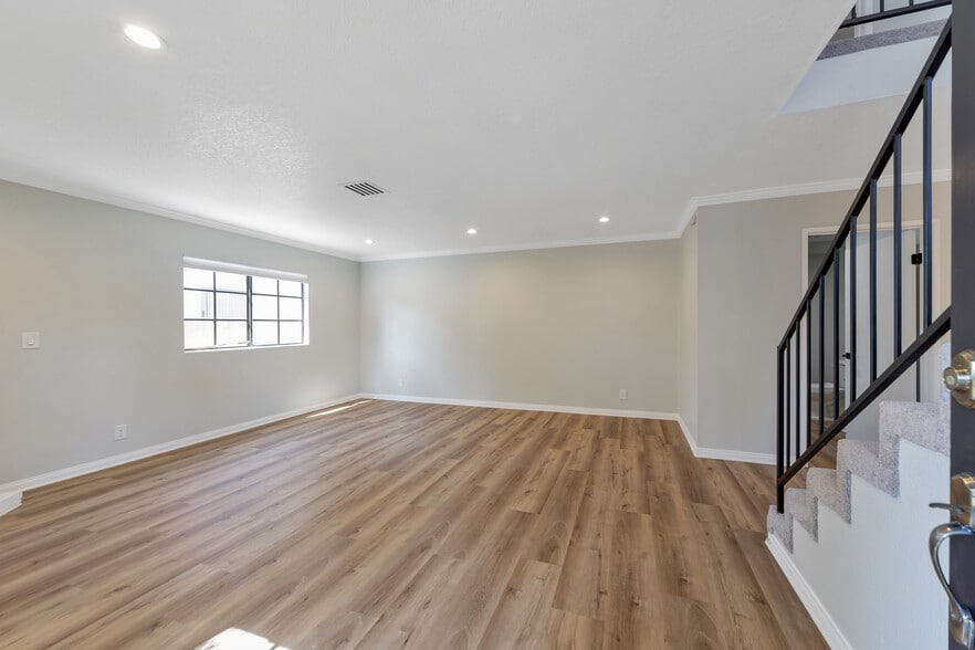 #3 - 4509 Vista Del Monte Ave