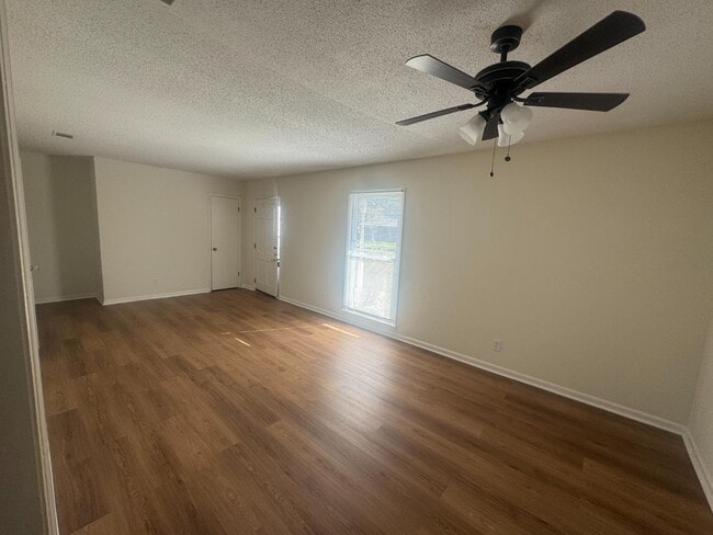 Building Photo - 4319 Baywood Dr SW