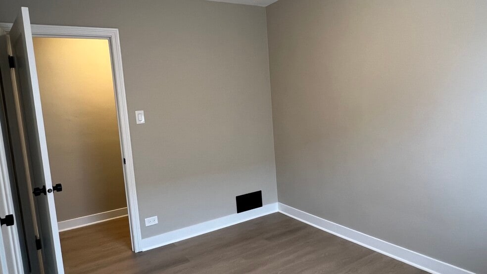 Building Photo - 4835 Hull St