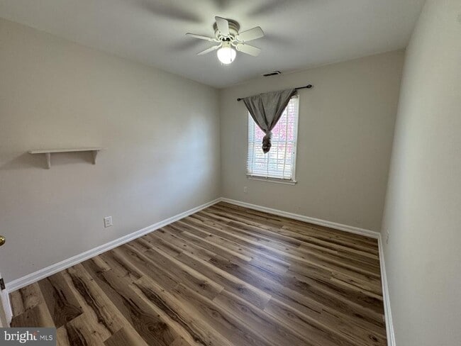 Building Photo - 8460 Colony Cir