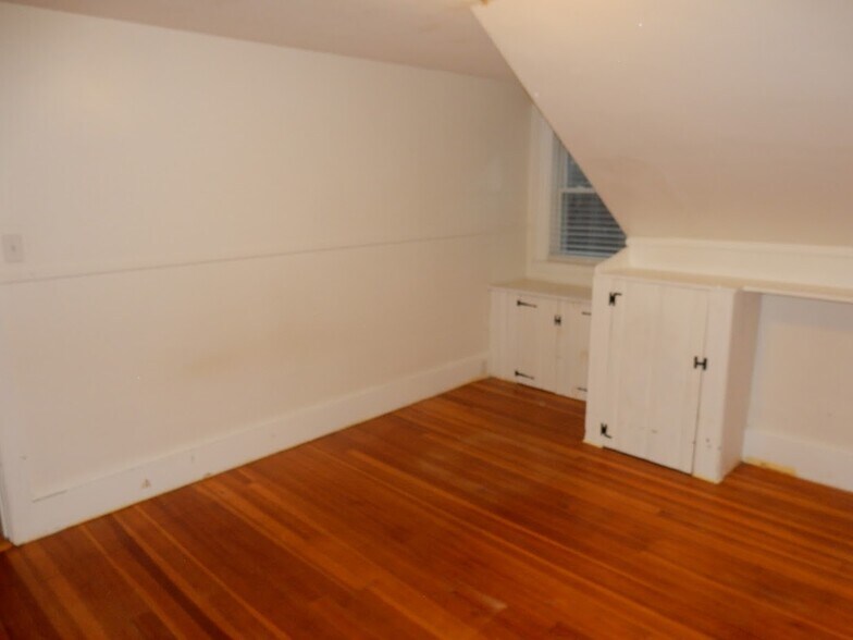 Building Photo - 12 Melcher Ct