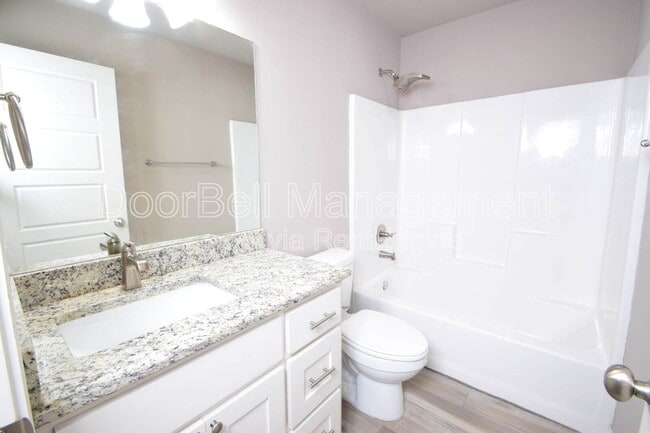 Building Photo - 512 S Haynie St