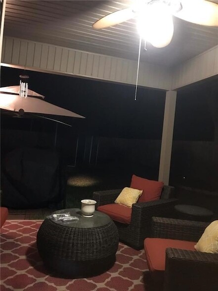 Building Photo - 652 Fairfield Loop