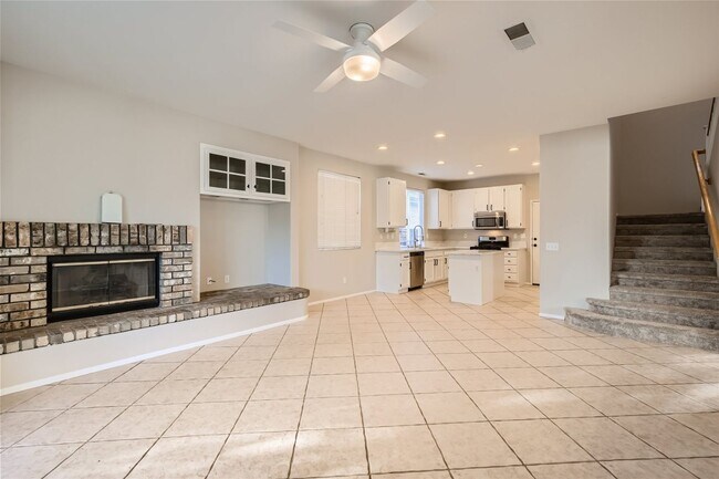 Building Photo - 4 BD/3 Ba Home with Three car attached gar...