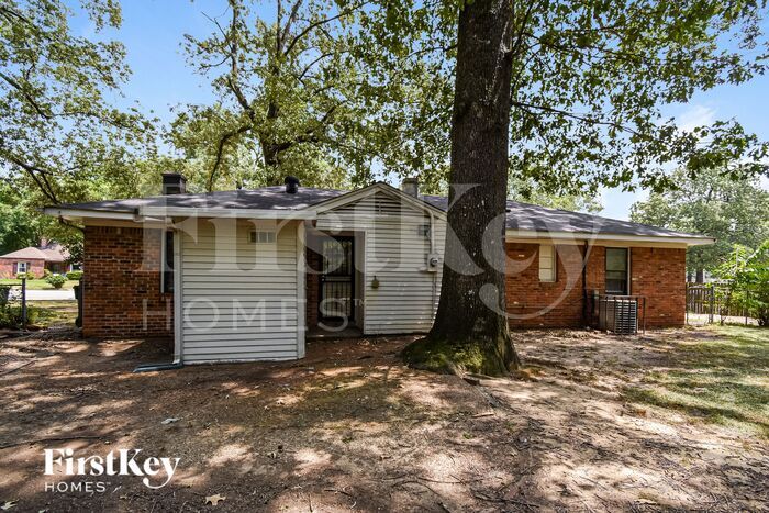 Building Photo - 1673 Colonial Rd