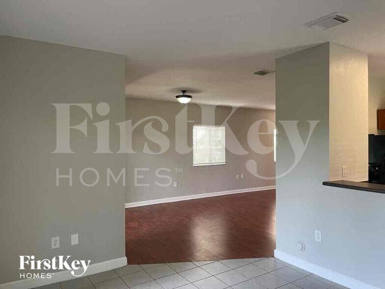 Building Photo - 3143 NE 4th St