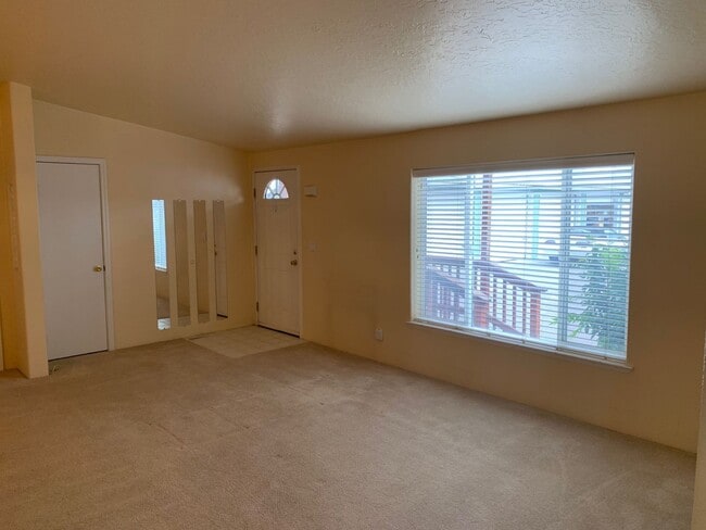 Building Photo - Beautiful 3-Bed Home with Spa Tub, Gas Fireplace & 2-Car Garage – 1,900 Sq Ft