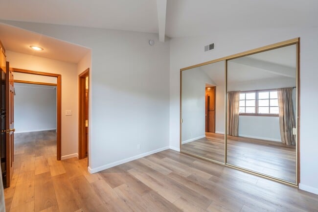 Building Photo - 26 Sausalito Cir E