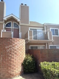 Building Photo - 2406 Village Green