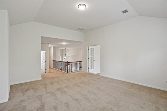 Building Photo - Red Oaks Subdivision / 5 bedrooms, 4 bathr...