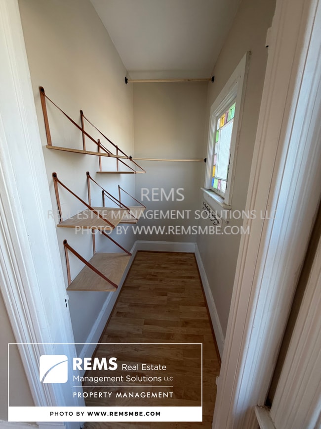 Building Photo - 947 Williamson St