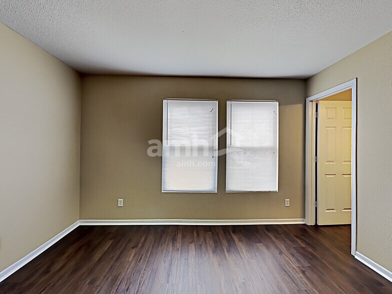Building Photo - 502 Bourneside Dr
