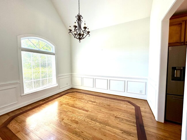 Building Photo - 4852 Knollview Dr