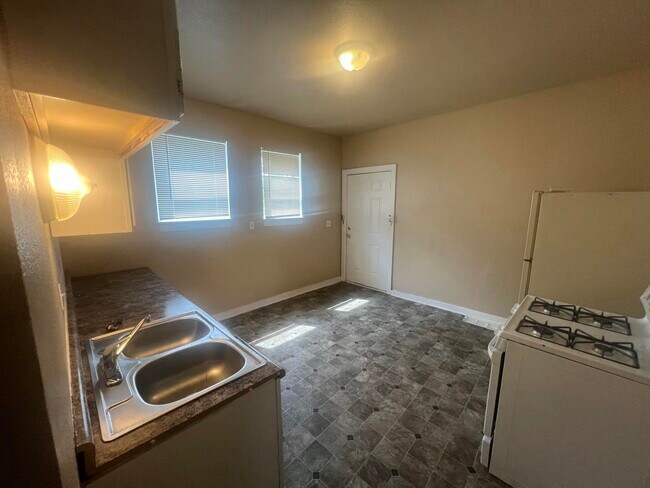 Building Photo - 2555 N 16th St