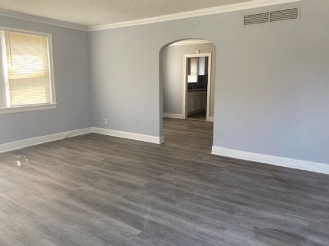 Building Photo - Spacious 3-Bedroom Gem in Memphis!