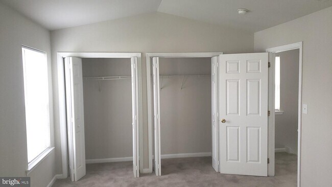 Building Photo - 22 Bridle Path