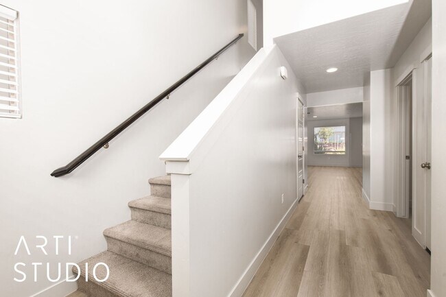 Building Photo - Amazing 4 bed | 2 1/2 bath | 2 car garage ...