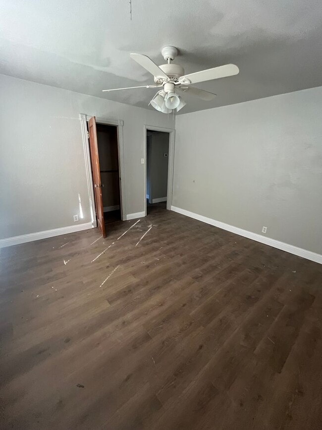 Building Photo - 1326 Clinton St