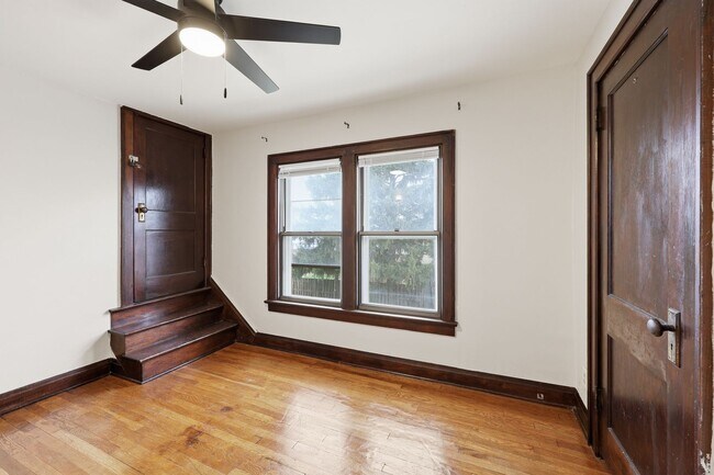 Building Photo - E Markison Ave