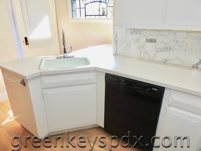 Building Photo - 10197-1136