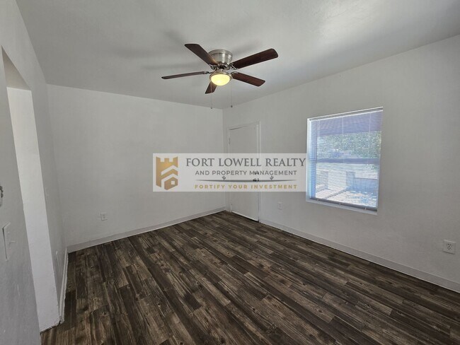 Building Photo - One Bedroom with Yard at Stonedale Apartme...