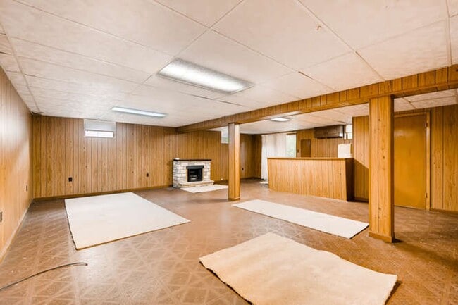 Building Photo - All Brick Rancher in Highly desired Bel Ai...