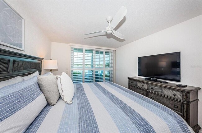 Building Photo - 6083 Bahia Del Mar Cir N