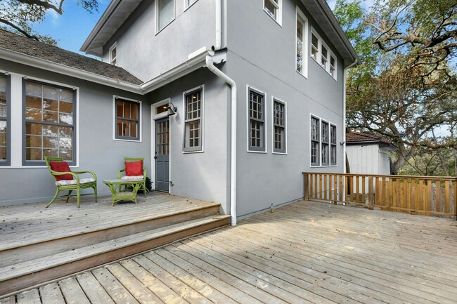 Building Photo - 1206 W 22 1/2 St