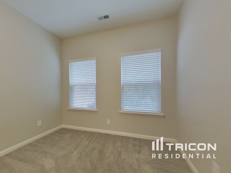 Building Photo - 121 Hickory Sta Ln