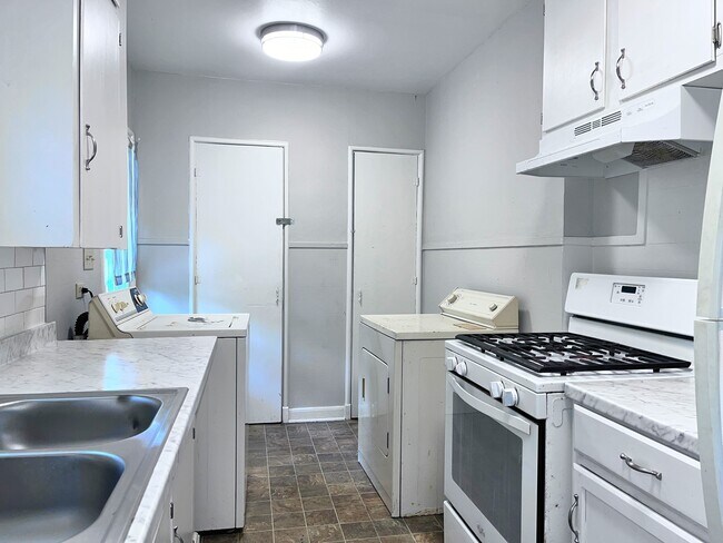 Building Photo - 2308 8th St