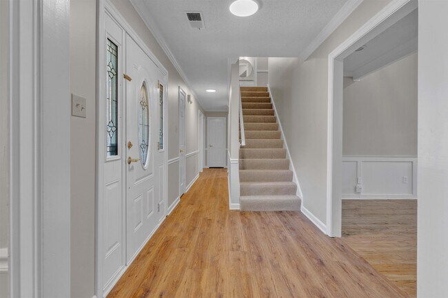 Building Photo - 636 N Fox Chase Cove