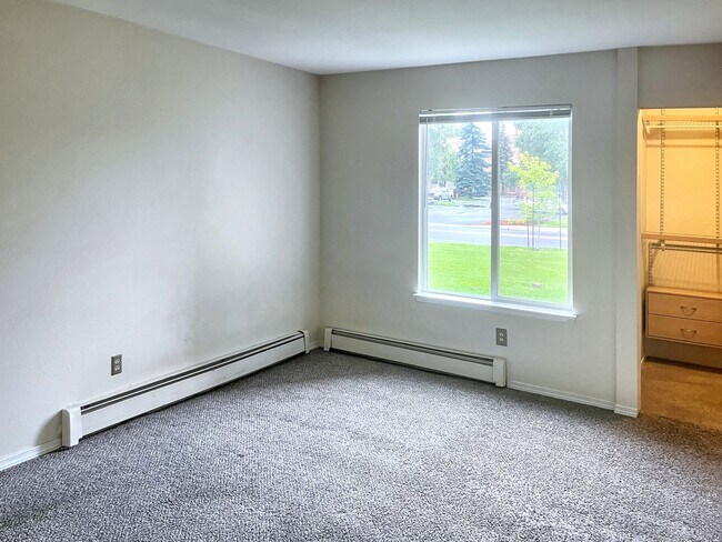 Building Photo - 4620 Reka Dr