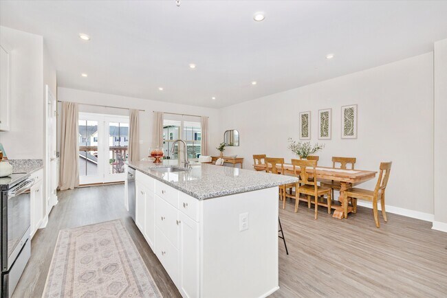 Building Photo - 5824 Pecking Stone St