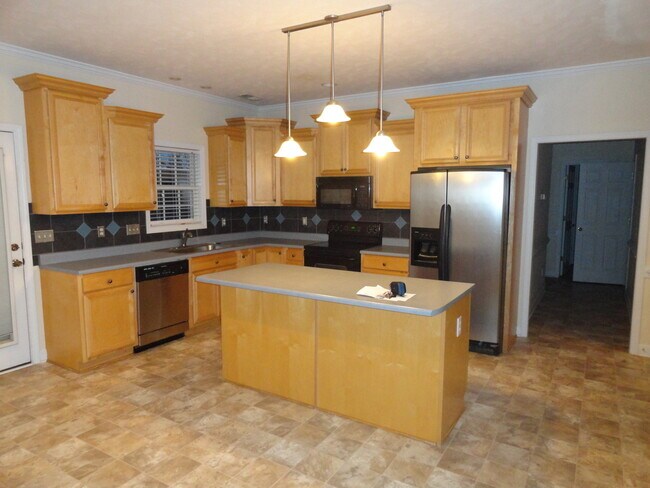 Building Photo - 4 Bedroom 2.5 Bathroom! BRIDLEWOOD SUBDIVISION!  Coming Available at the end of July!