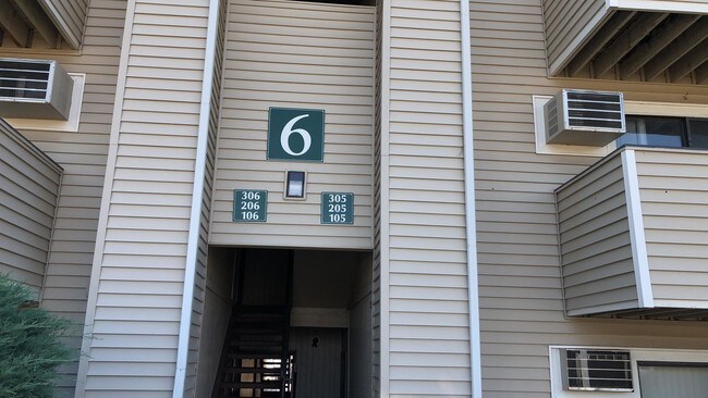 Building Photo - 10150 E Virginia Ave