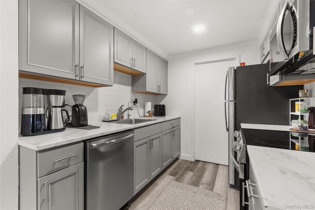 Building Photo - 87 Birchwood Rd