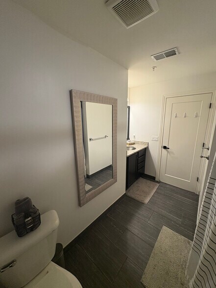 Building Photo - 1250 Diamond Ct