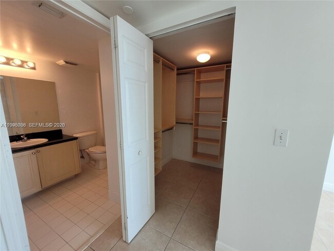 Building Photo - 3000 Coral Wy