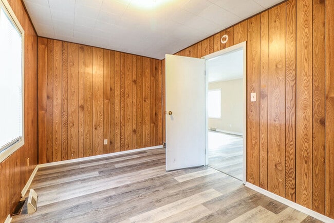 Building Photo - 1722 S Brookfield St