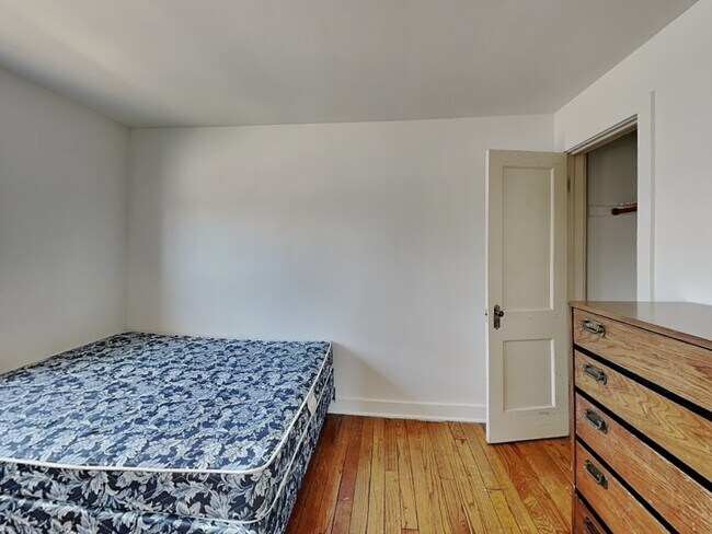 Building Photo - 33 E Chalmers St
