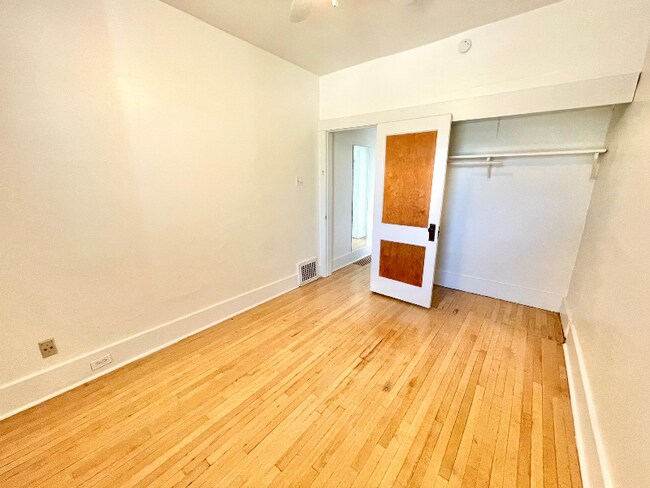 Building Photo - 3853 Julian St