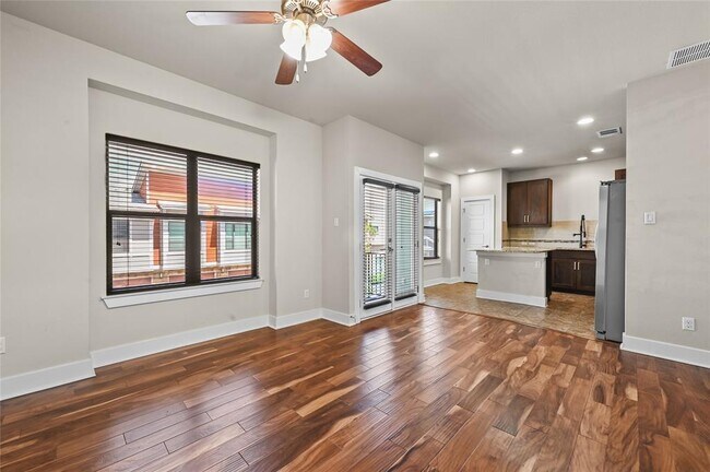 Building Photo - 1504 Lorraine Loop