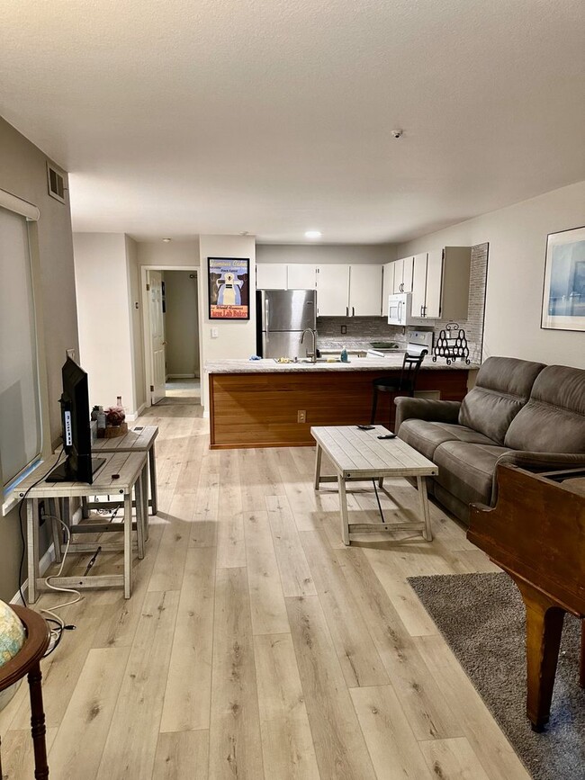 Building Photo - 1 bed/1 bath/ fully furnished condo