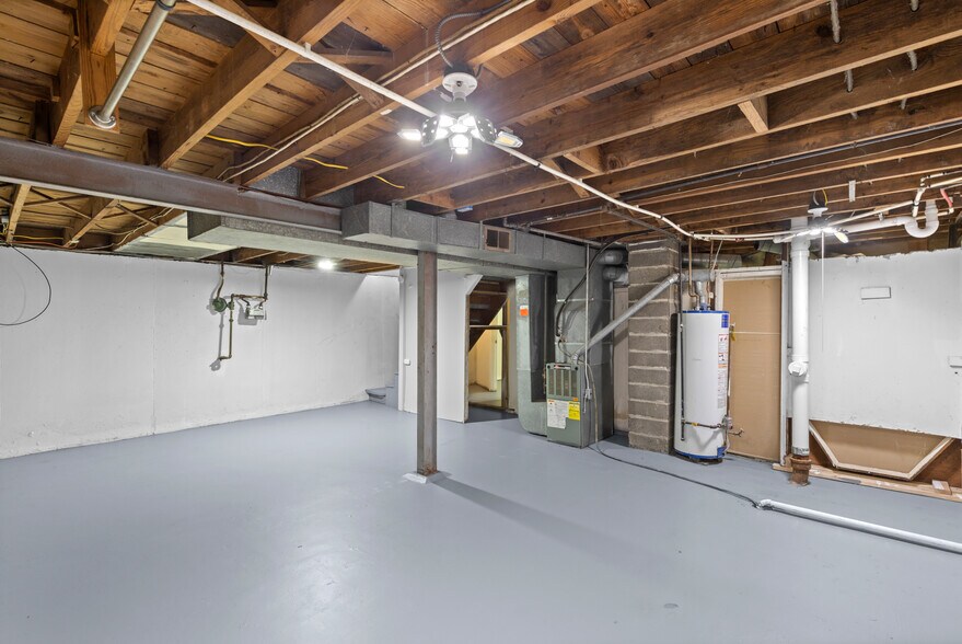 Building Photo - 5 Belleville Ct