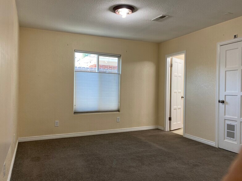 Master Bedroom - 1690 Syracuse St