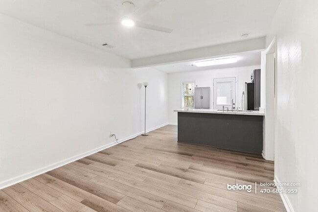 Building Photo - 839 Commodore Dr NW