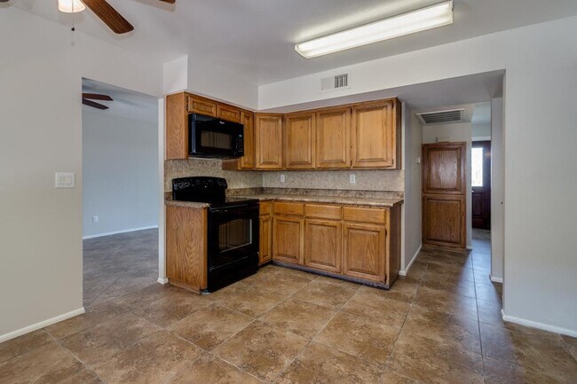 Building Photo - 137 E Riviera Dr
