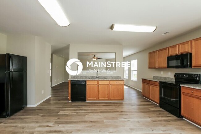 Building Photo - 3 Bedroom Pet-Friendly Home in HUNTERSVILLE, NC with Main Street Renewal